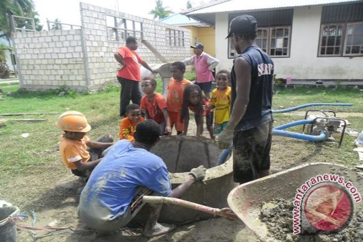 Lemak Papua bangun 13 sumur untuk warga Holtekamp 