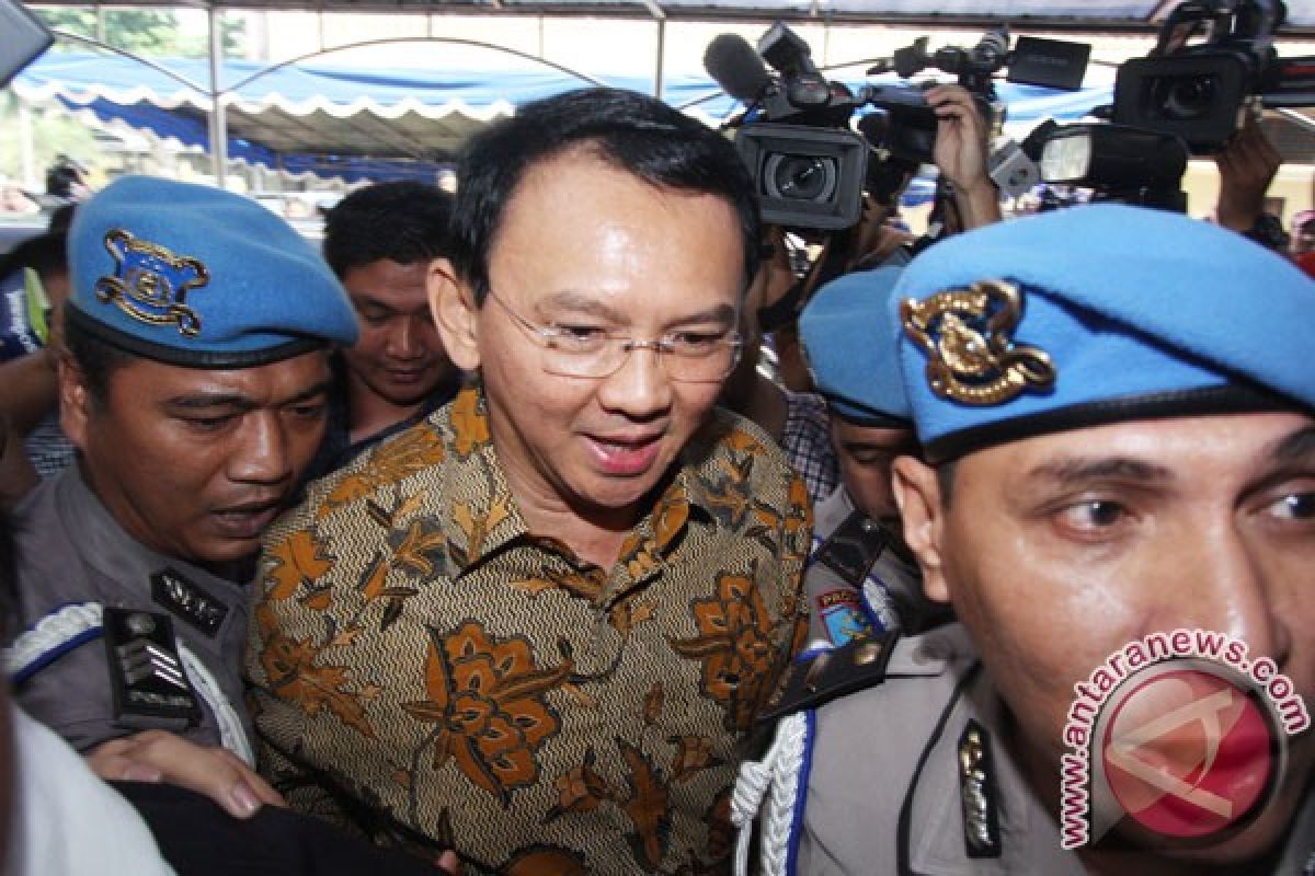 Ahok arrives in Indonesian Police HQ for questioning