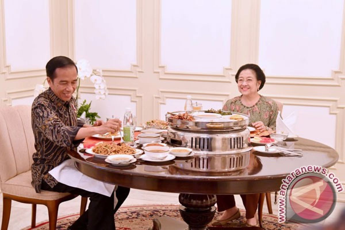 Presiden Jokowi makan siang bersama Megawati