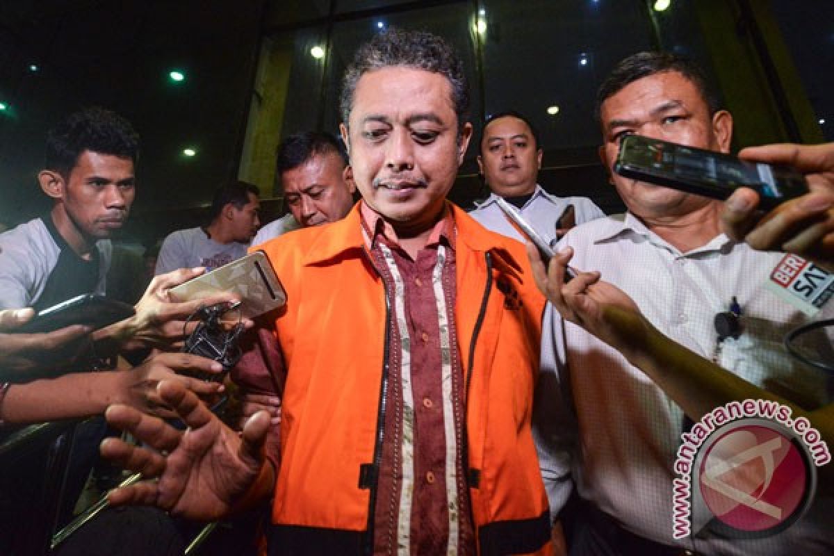 Penyidik pajak didakwa terima Rp2 miliar dari pengusaha