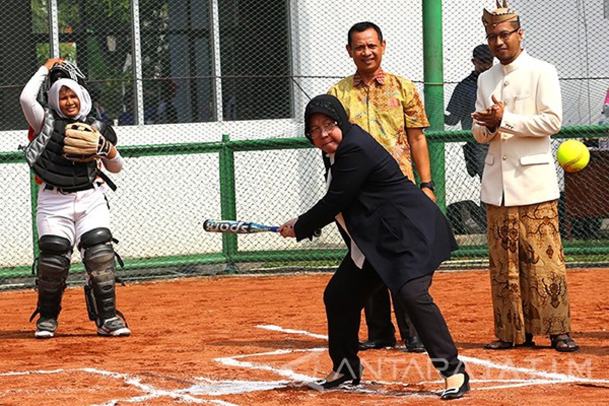 Risma Tekan Kenakalan Anak di Surabaya