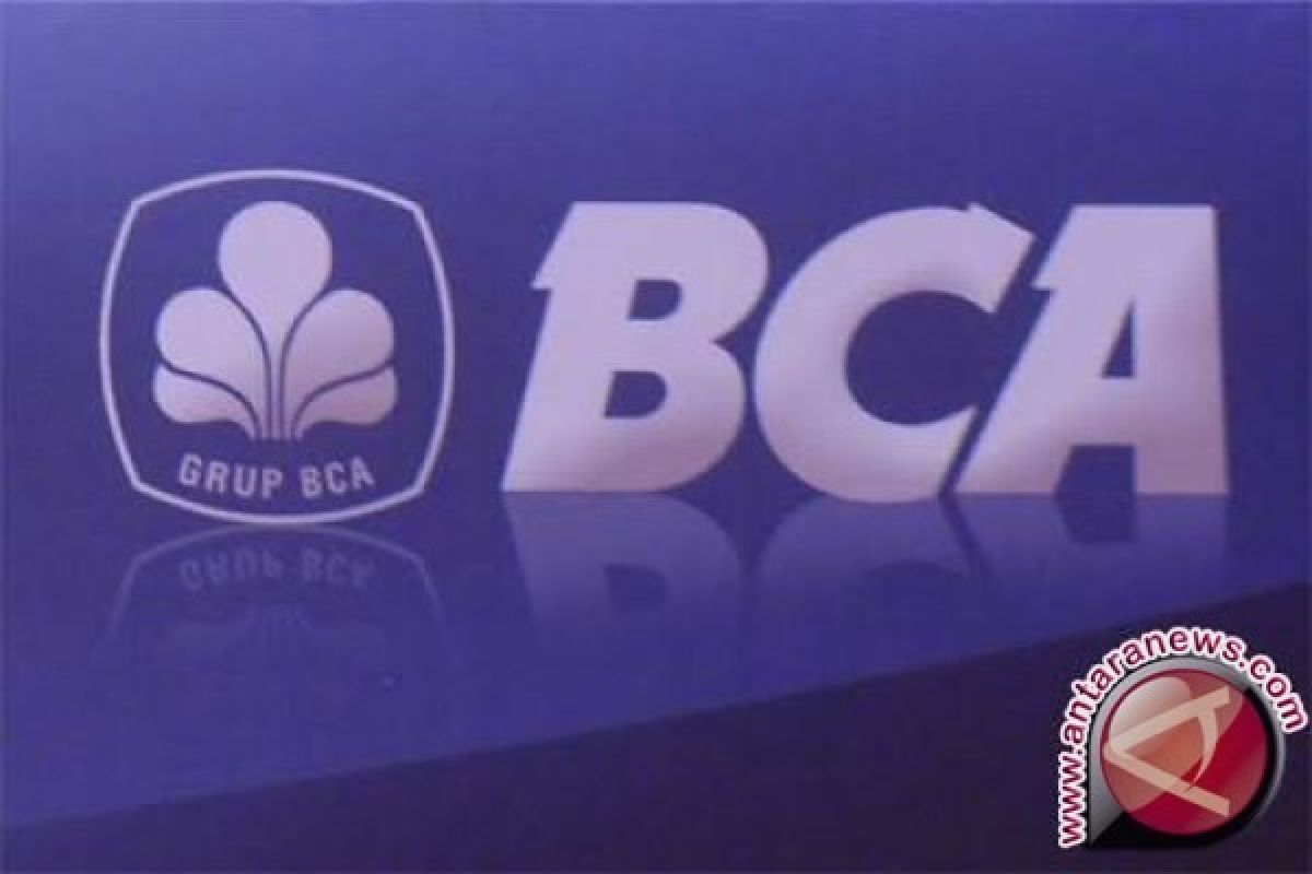 BCA Serahkan Beasiswa Mahasiswa Berprestasi Di Unsrat 