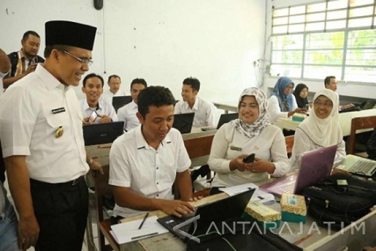 Banyuwangi Perkuat Layanan Berbasis Daring untuk Warga Desa