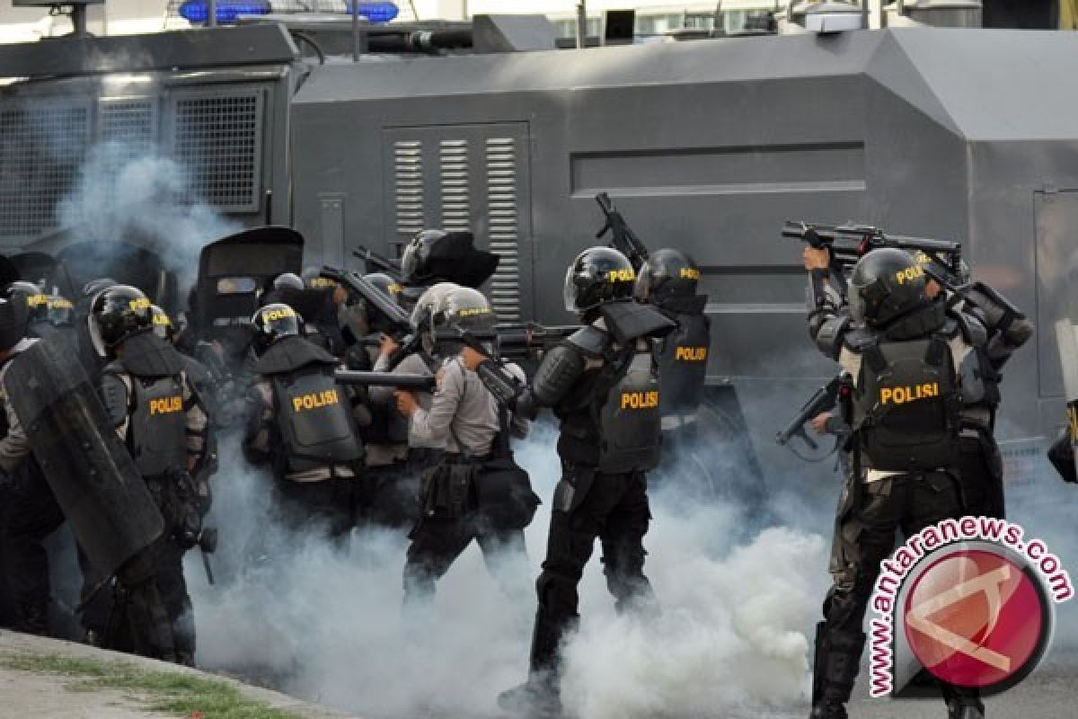 50 Kompi Brimob Amankan Demonstran