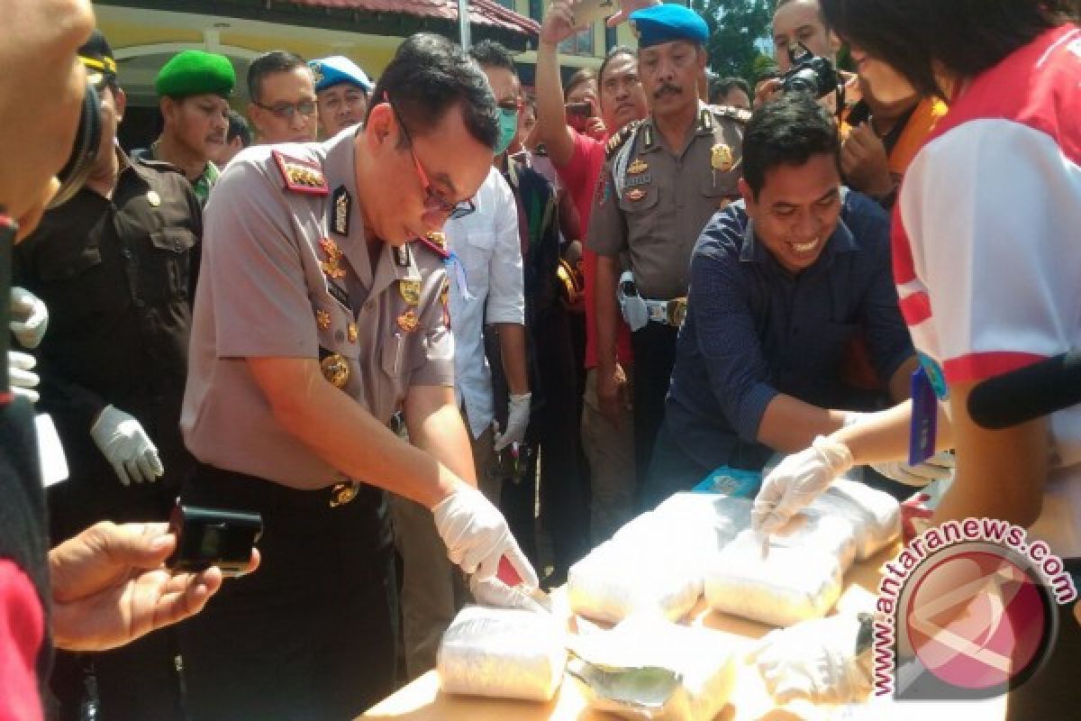 Polresta Pontianak Musnahkan  18 Kilogram Sabu-sabu 