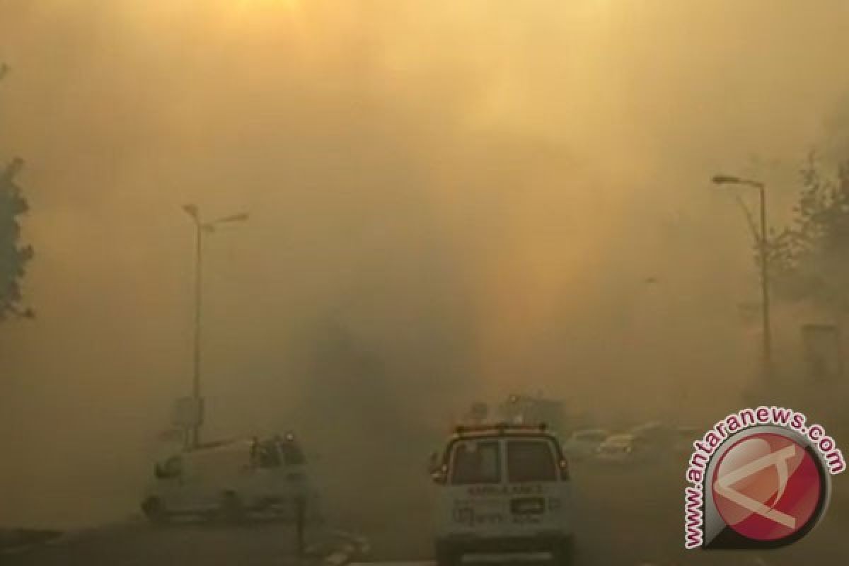 Kebakaran landa Israel, beberapa jalan ditutup