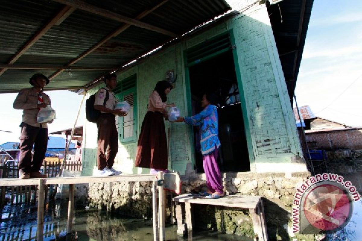 Pramuka Salurkan Bantuan Korban Banjir Gorontalo 