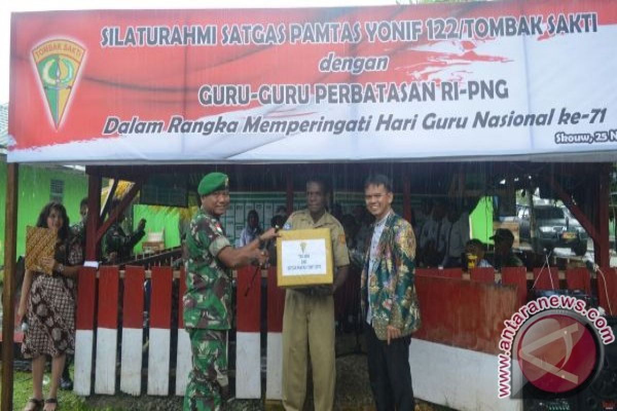 Guru di perbatasan RI-PNG dapat bantuan tali asih