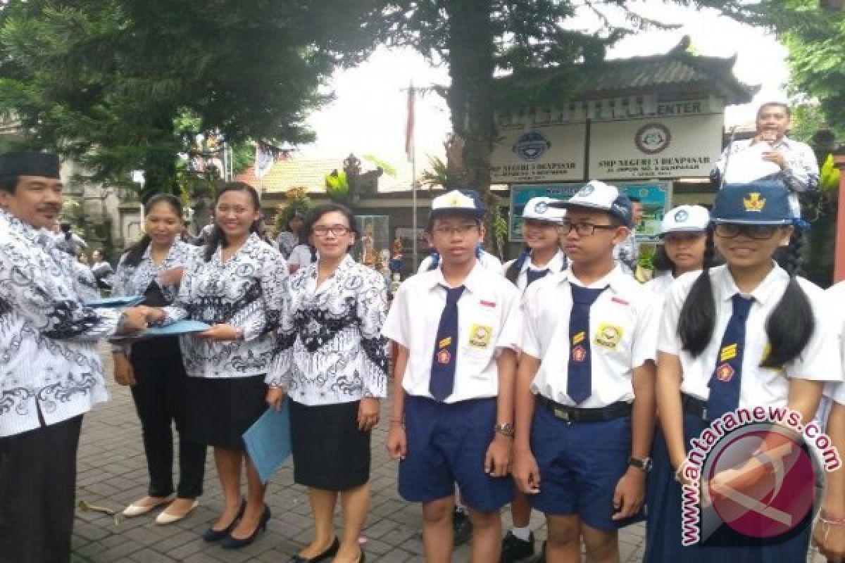 SMPN 3 Denpasar Raih Penghargaan Integritas UN