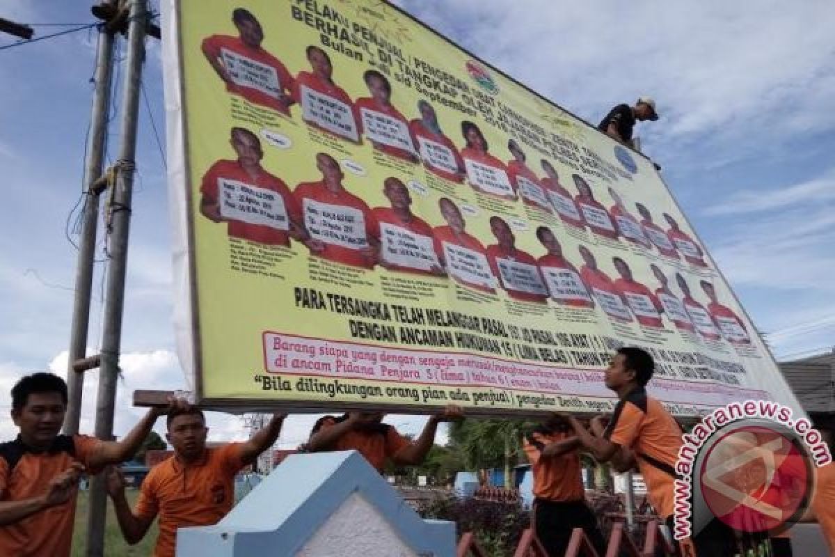 Lagi, Polres Seruyan Pajang Foto Tersangka Narkoba 