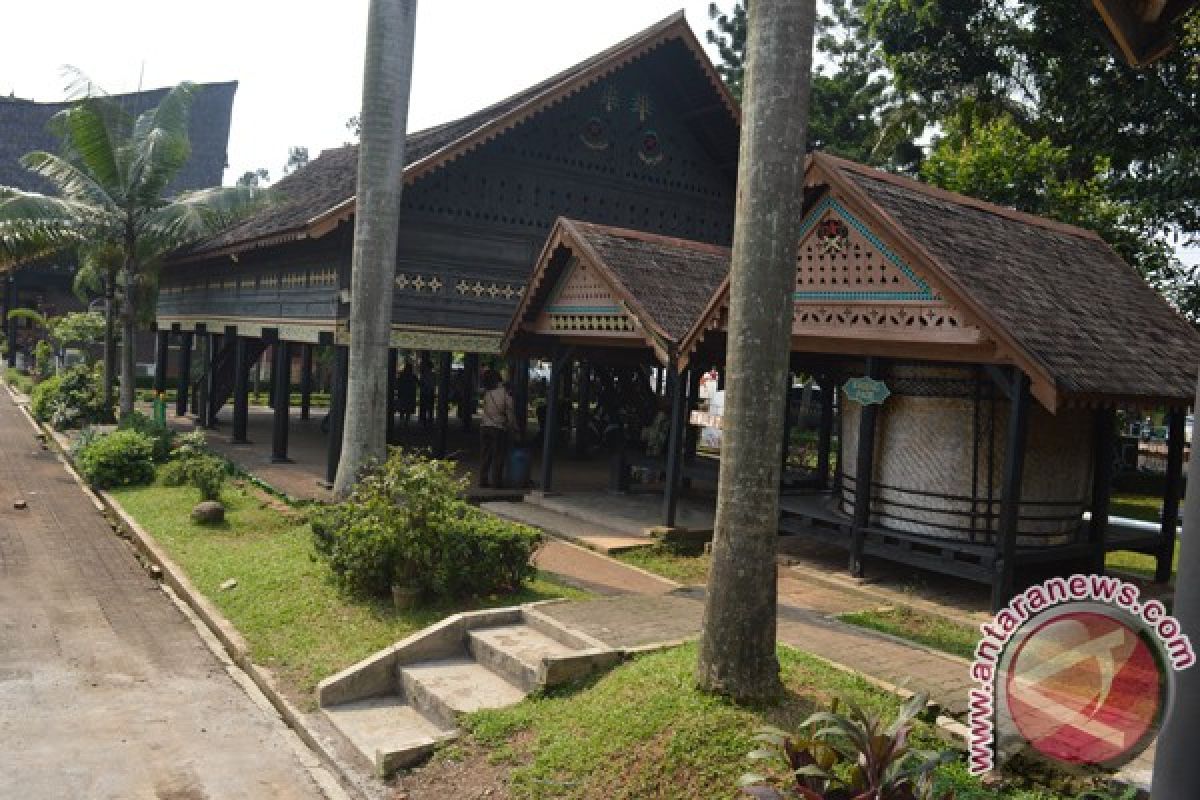 Anjungan Aceh TMII butuh sarana transportasi