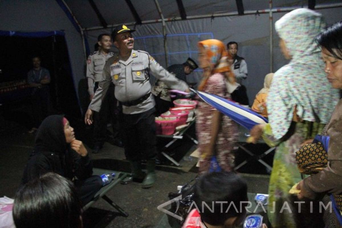 Warga Korban Tanah Longsor Trenggalek mulai Depresi