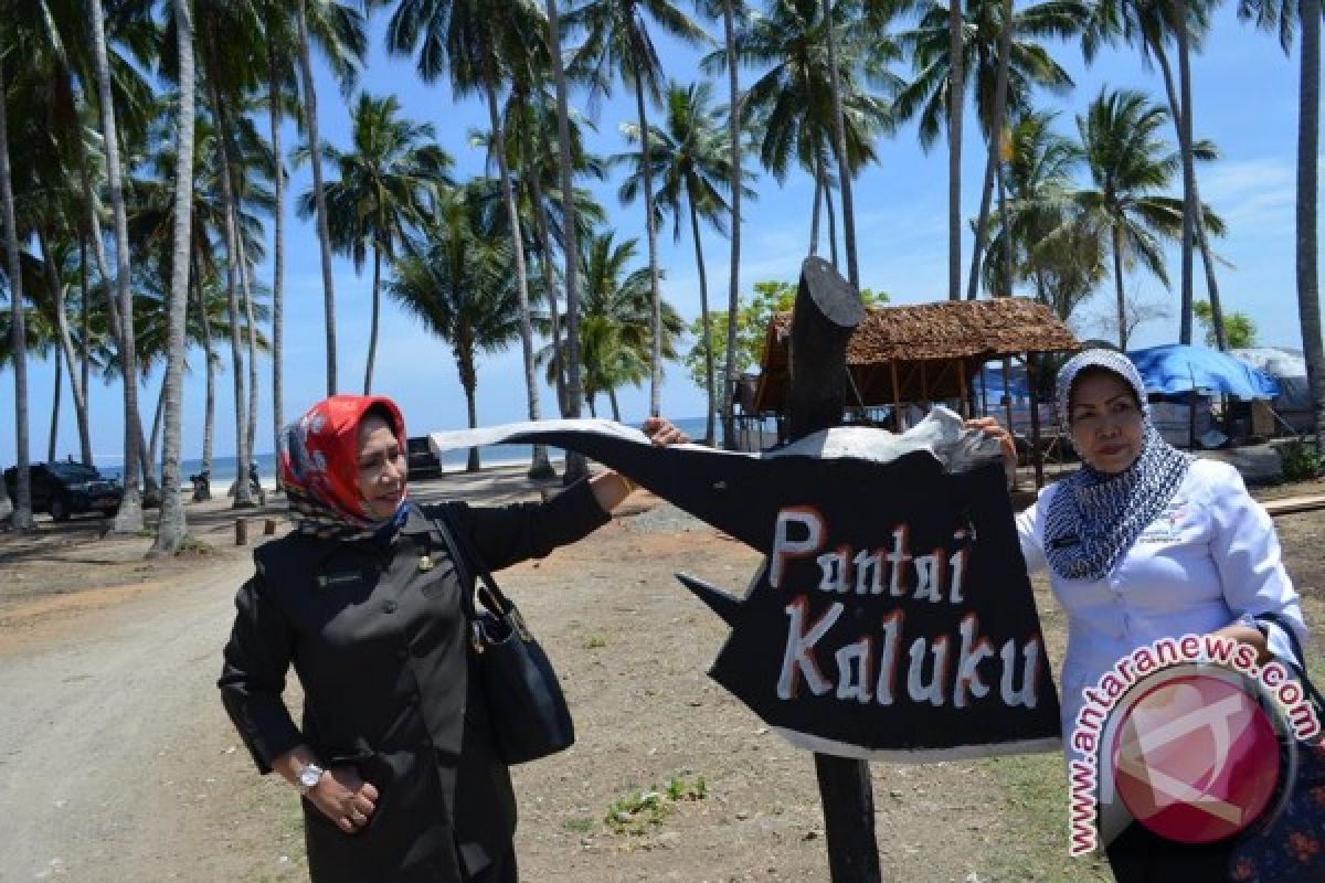 Obyek Wisata Tanjung Karang Padat Pengunjung