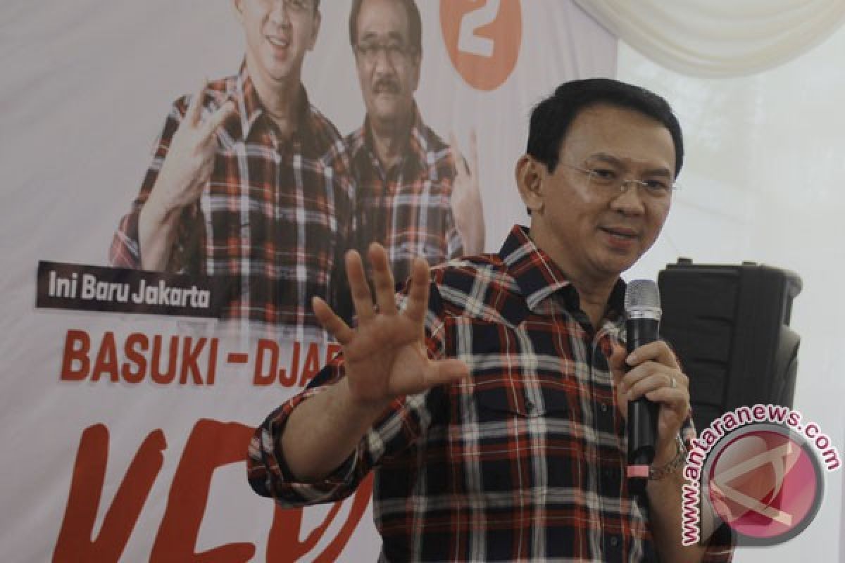 Ahok tetap blusukan di sela Natal dan Tahun Baru