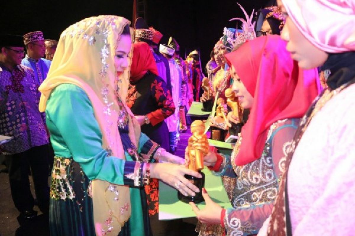 Sulawesi Tengah Juara Umum Festival Seni Qasidah Bintang Vokalis Nasional XXI 2016  