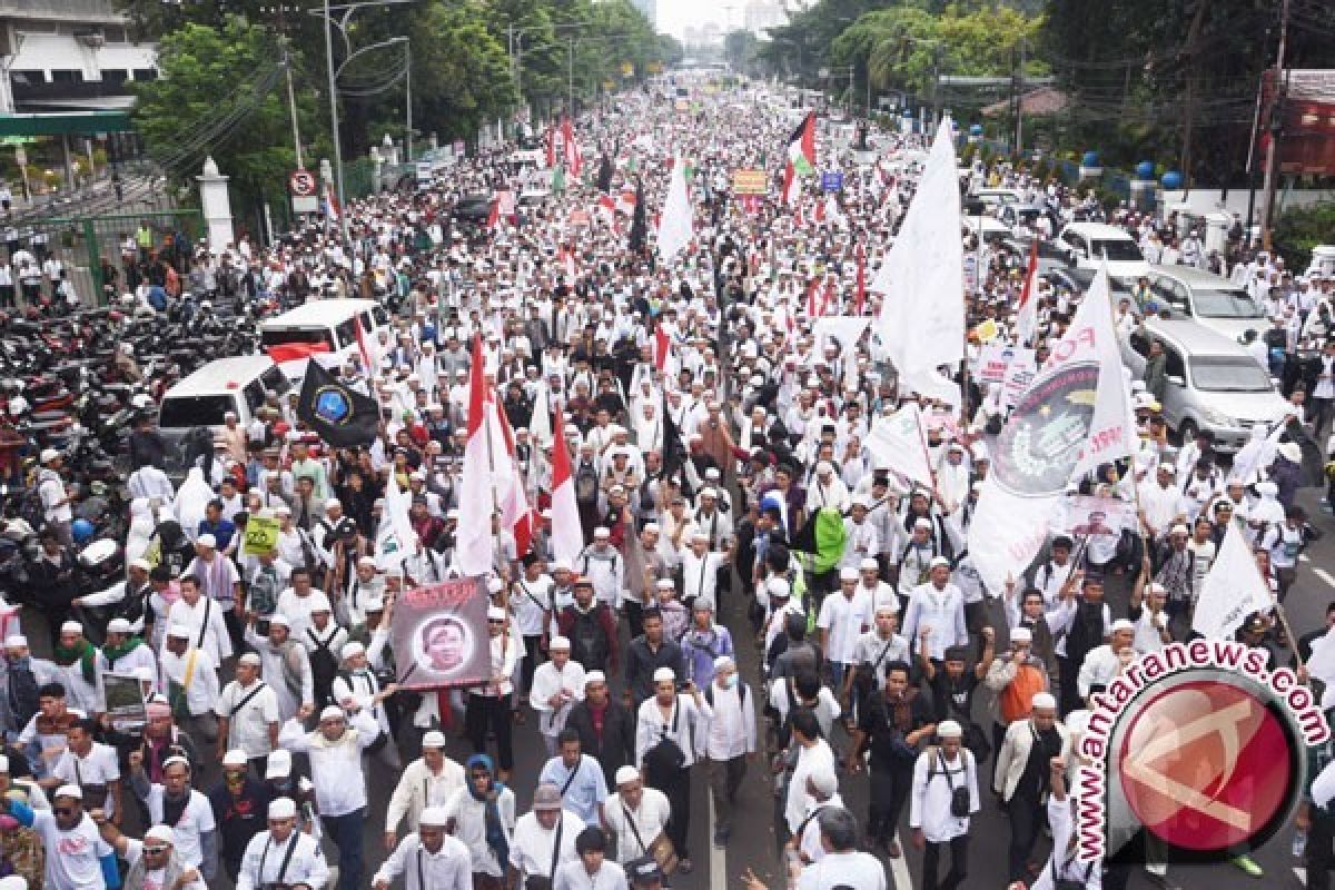 Anggota FPI Karawang Juga Dikerahkan Ke Jakarta