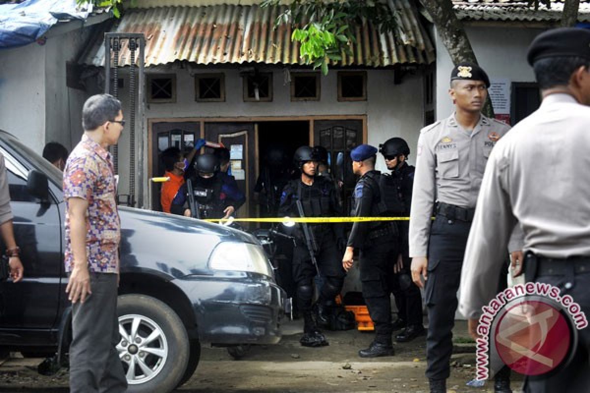 Teroris Majalengka belajar buat bom dari internet