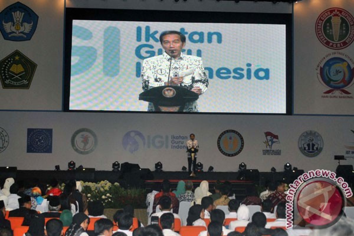 Jokowi minta guru ajarkan etika sosial