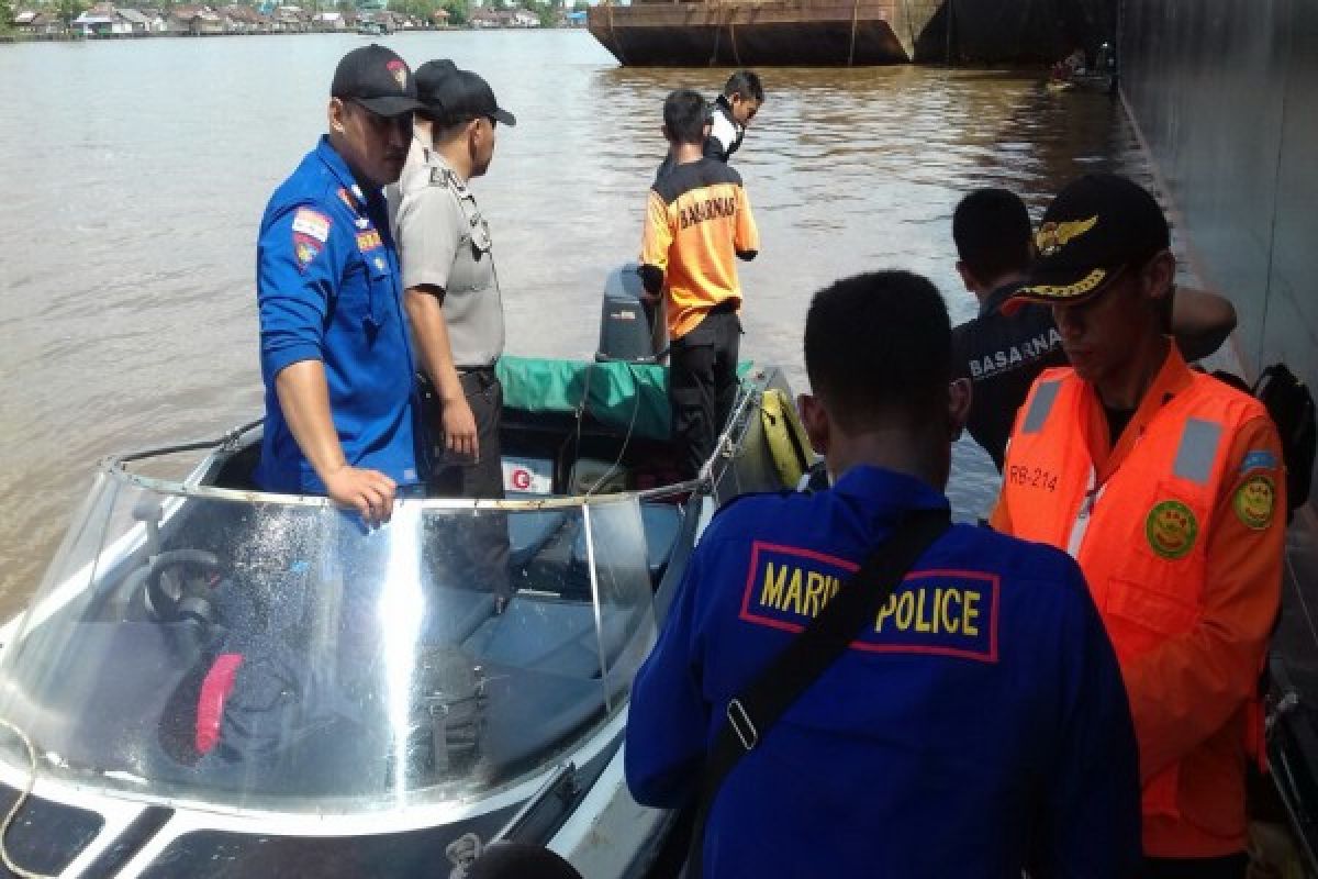 Polisi-Basarnas Masih Cari Seorang Pemancing Tenggelam Di Sungai Kapuas