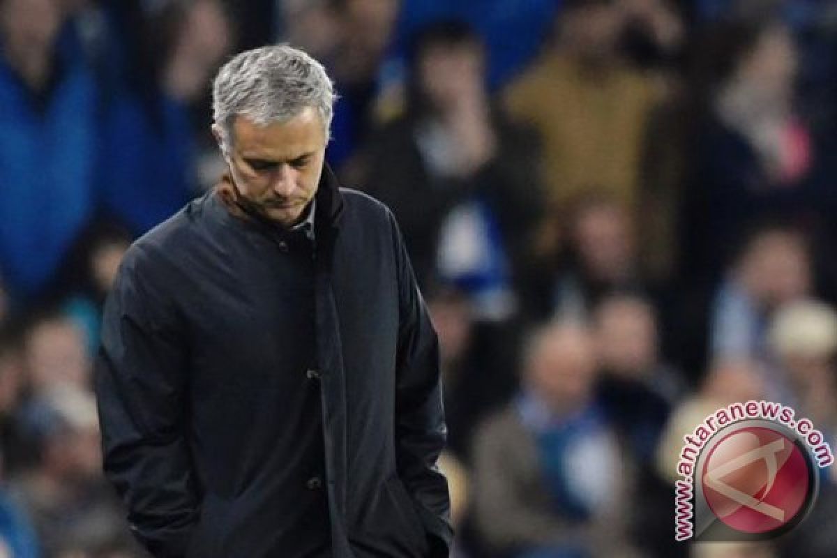 Mourinho diusir keluar lapangan saat MU ditahan imbang West