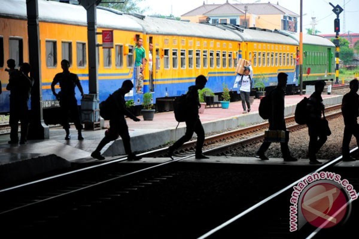 Sejumlah Kereta Api Mengalami Keterlambatan Akibat Truk Mogok