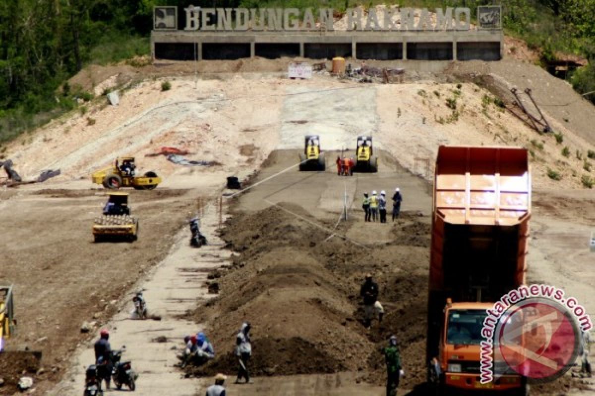 Bendungan Raknamo Terkendala Hujan 