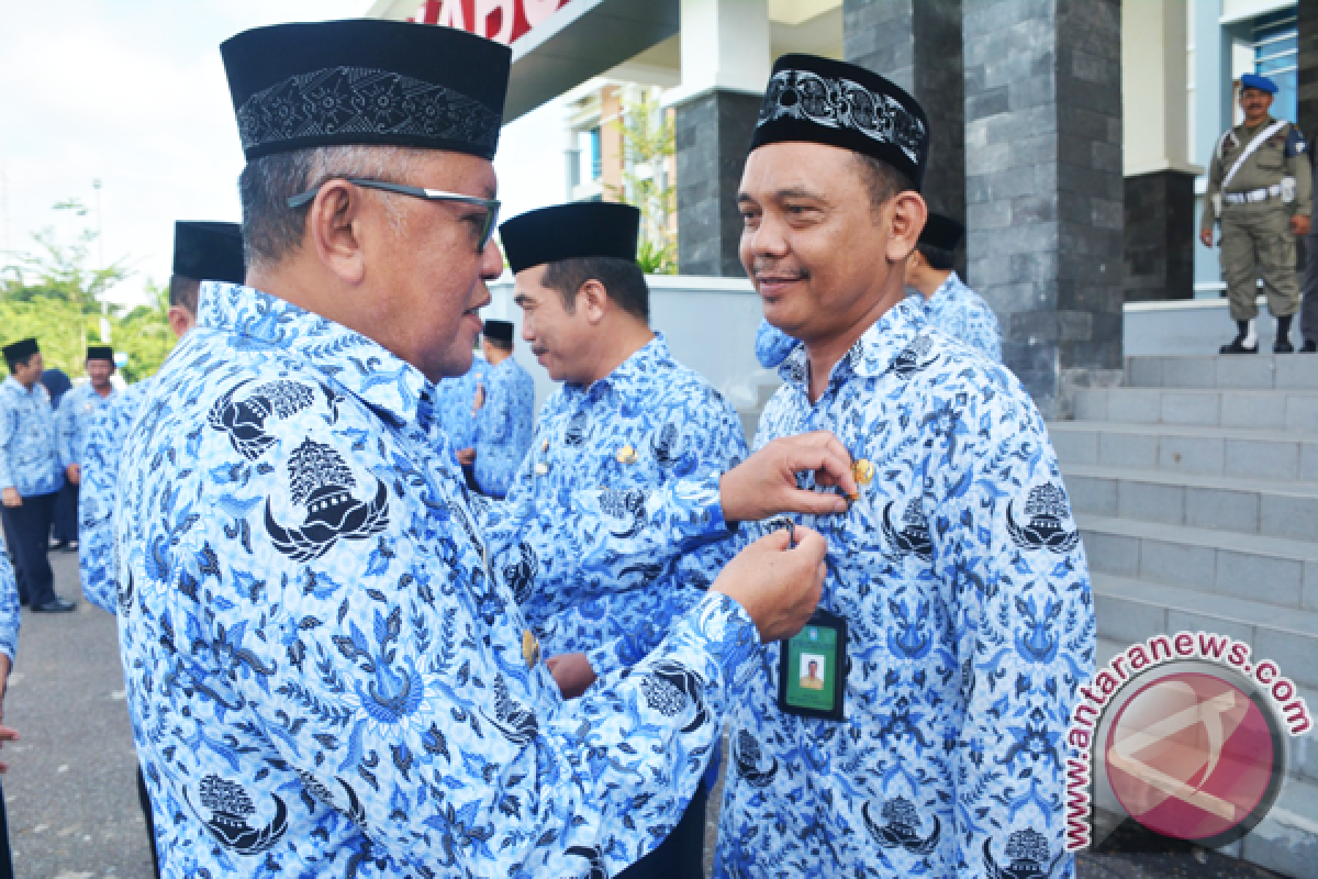 Bupati Kubu Raya Ambil Sumpah 1.700 PNS