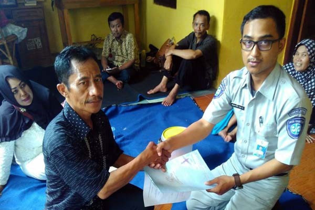 Jasa Raharja Serahkan Santunan Korban Truk Rem Blong