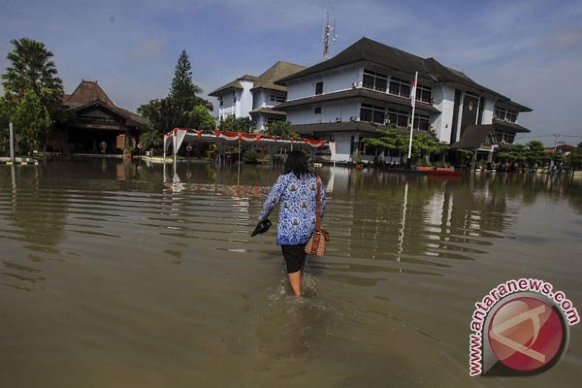 Korban banjir Samarinda mulai kembali ke rumah