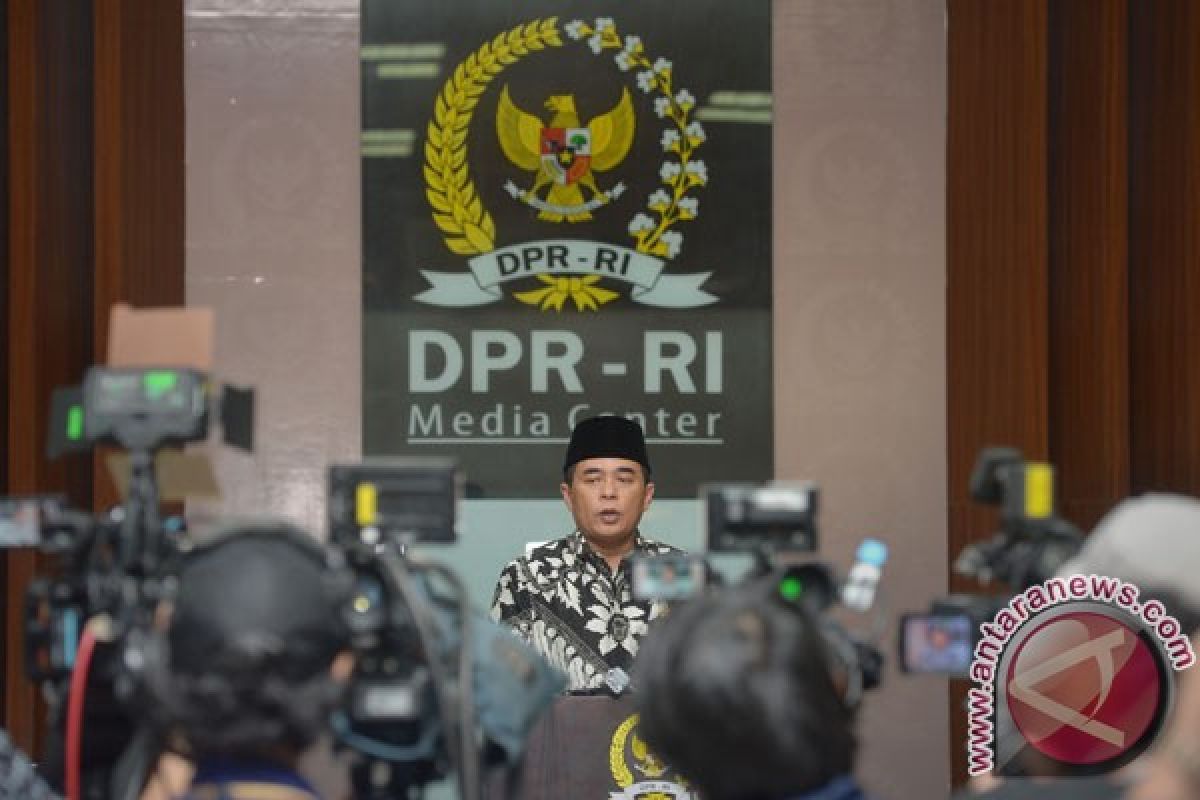 Ade Komarudin bilang taat peraturan terkait polemik Ketua DPR