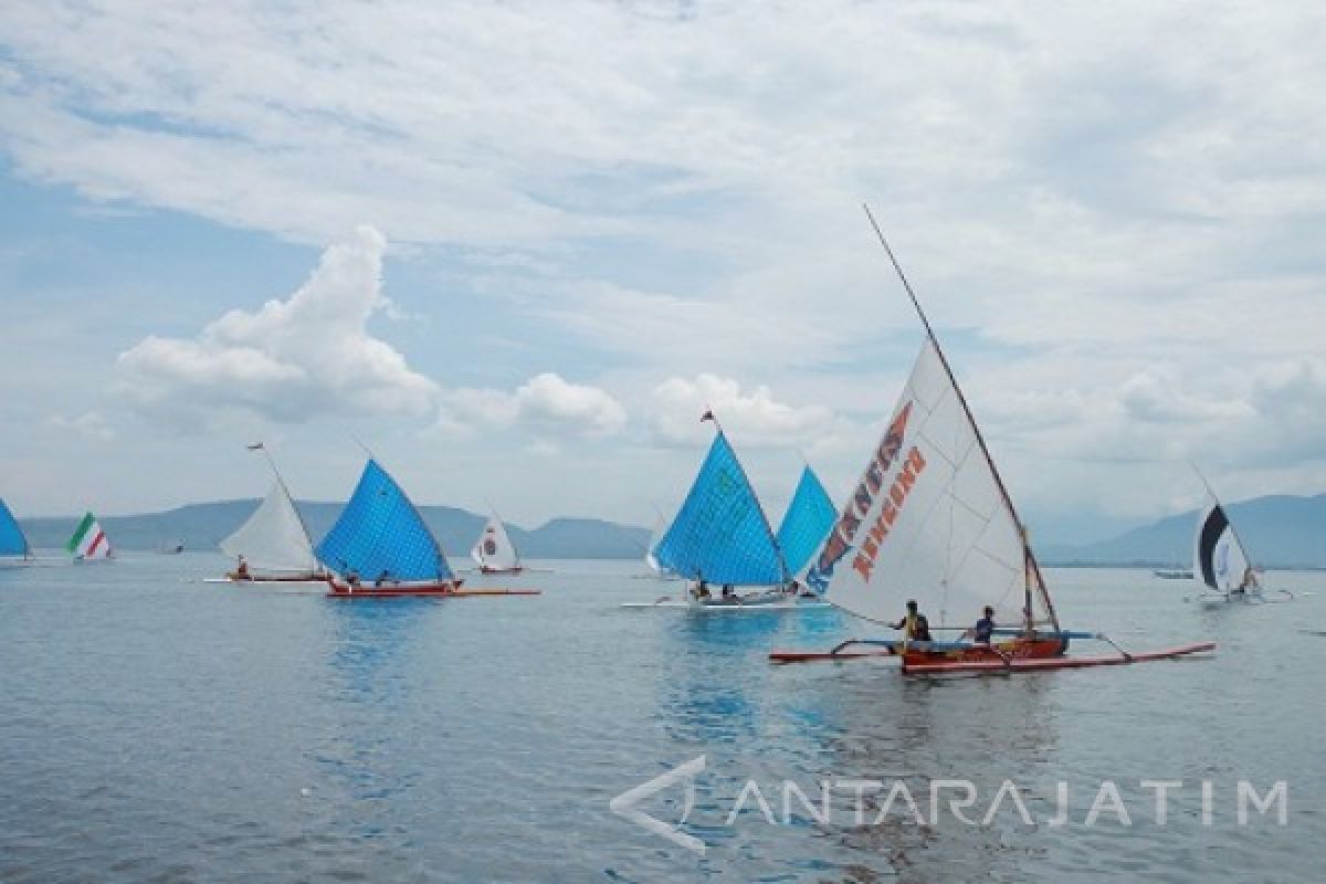  Banyuwangi Gelar Festival Perahu Layar di Selat Bali