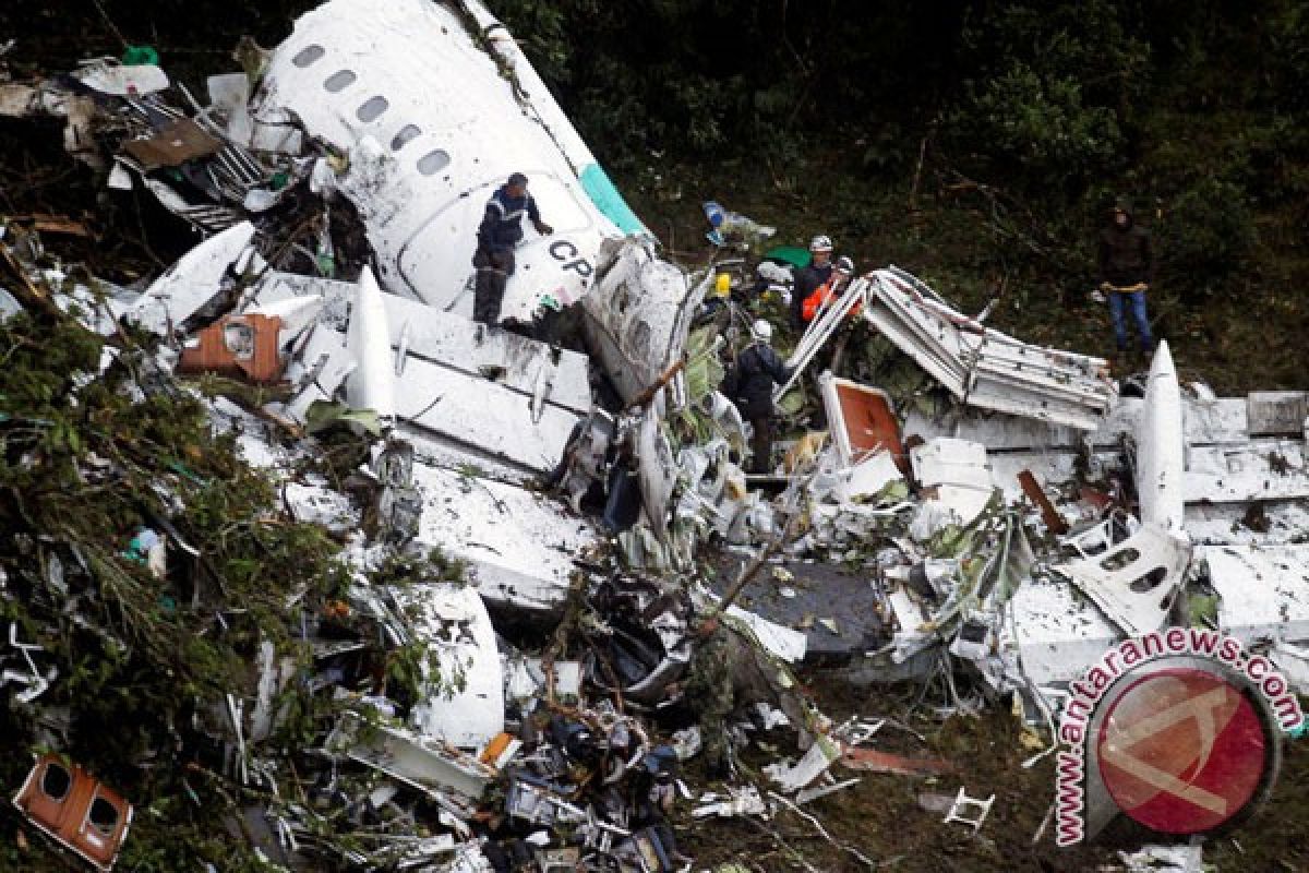 Pesawat kesebelasan Brasil jatuh karena kehabisan bahan bakar