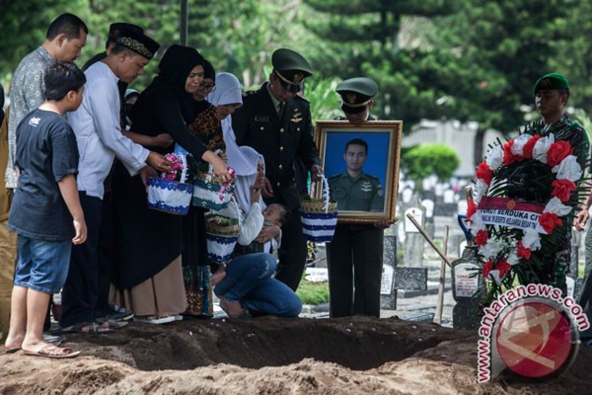 Korban heli TNI AD dimakamkan di Kusumanegara