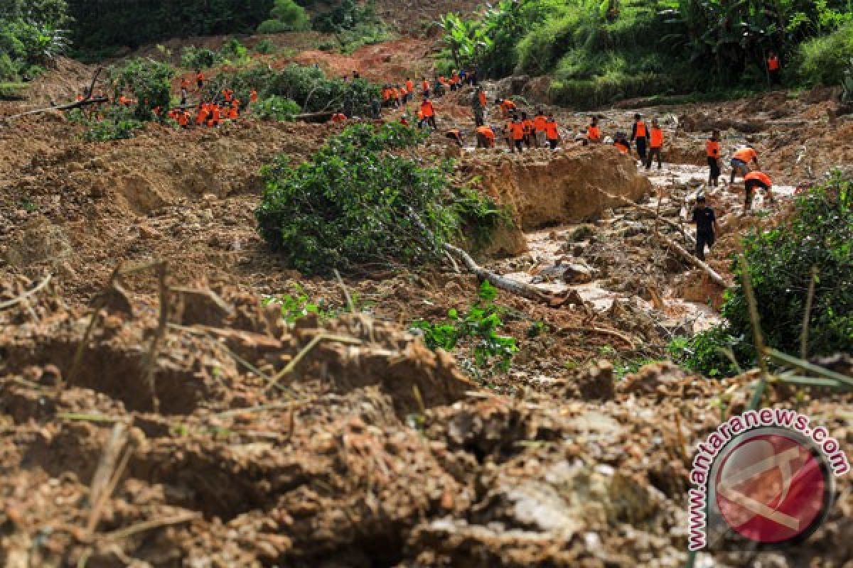 Dua warga Lebak tewas diterjang longsor