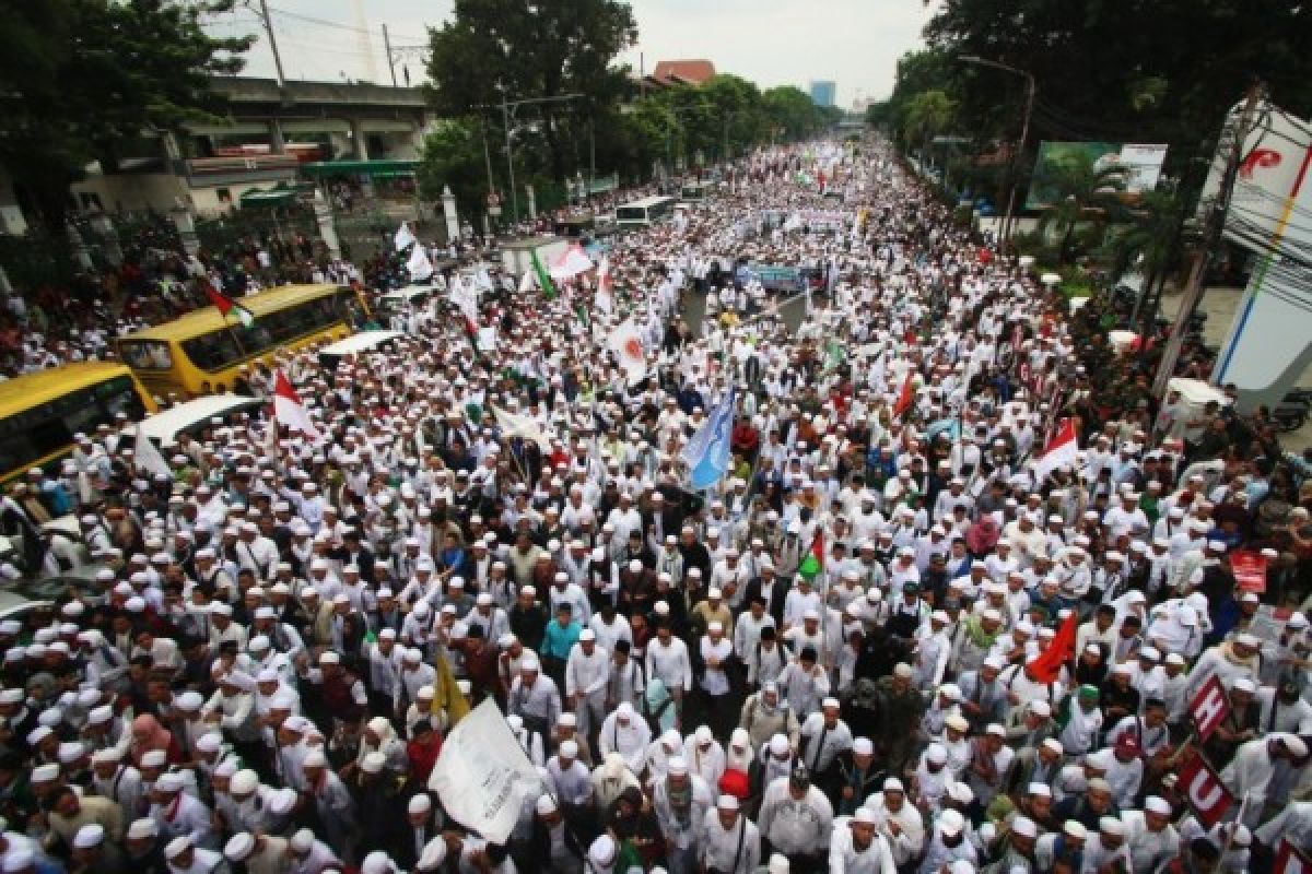 Anggota FPI Karawang juga dikerahkan ke Jakarta