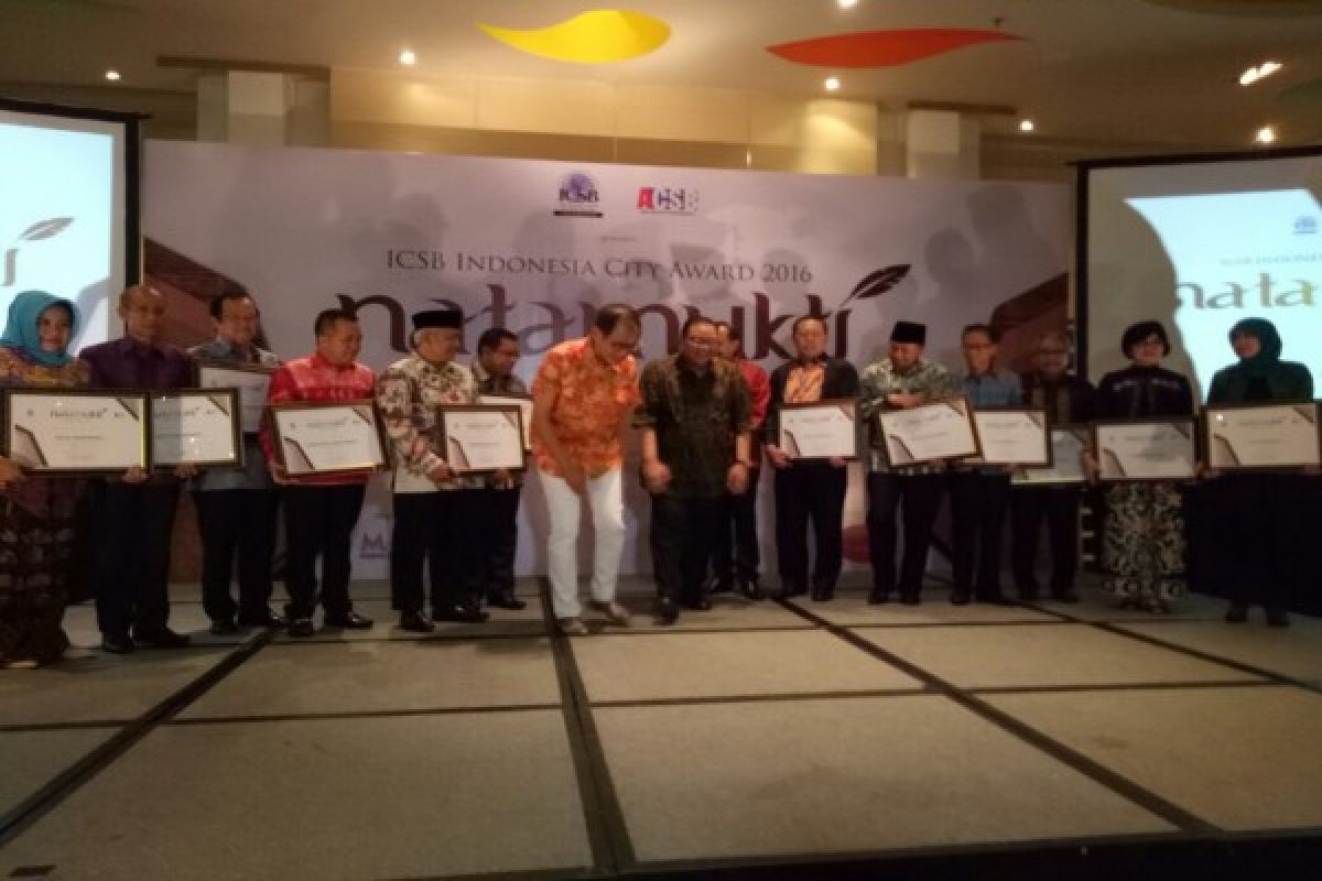 Pontianak Dianugerahi Natamukti Satria Award