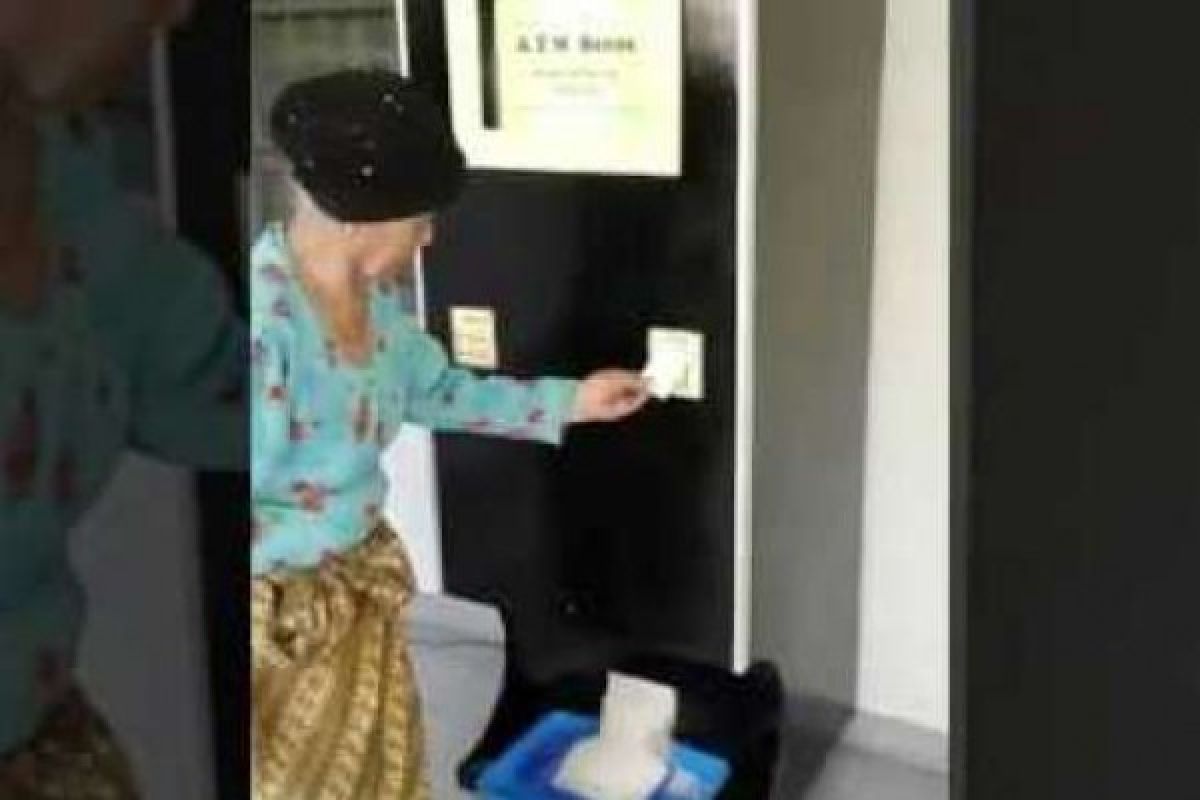 Alumni ITB Ciptakan Mesin ATM Beras Untuk Kaum Dhuafa