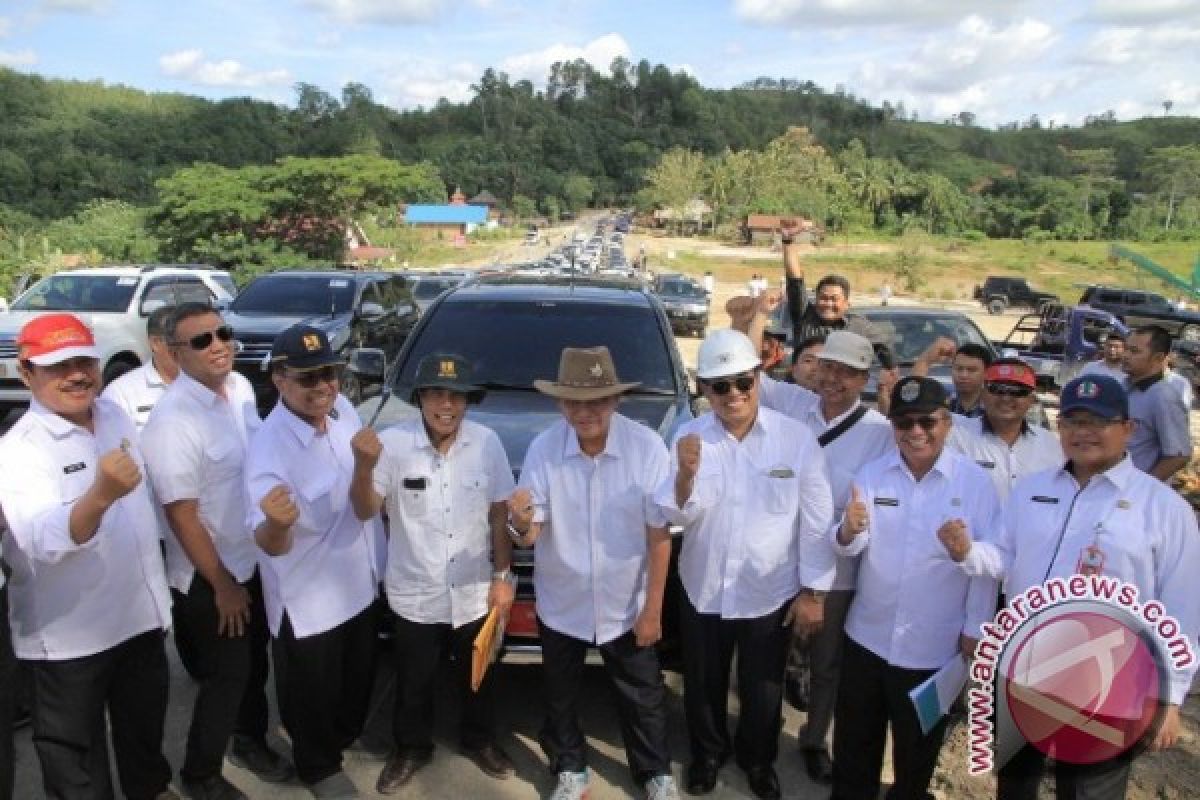    Gubernur Puas Jalan Samarinda-Bontang Mulus  