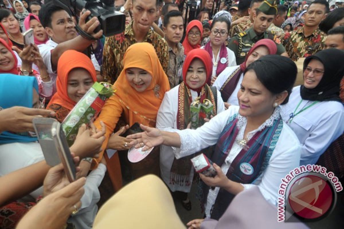 Ibu Negara tinjau pemeriksaan kanker serviks Pekanbaru