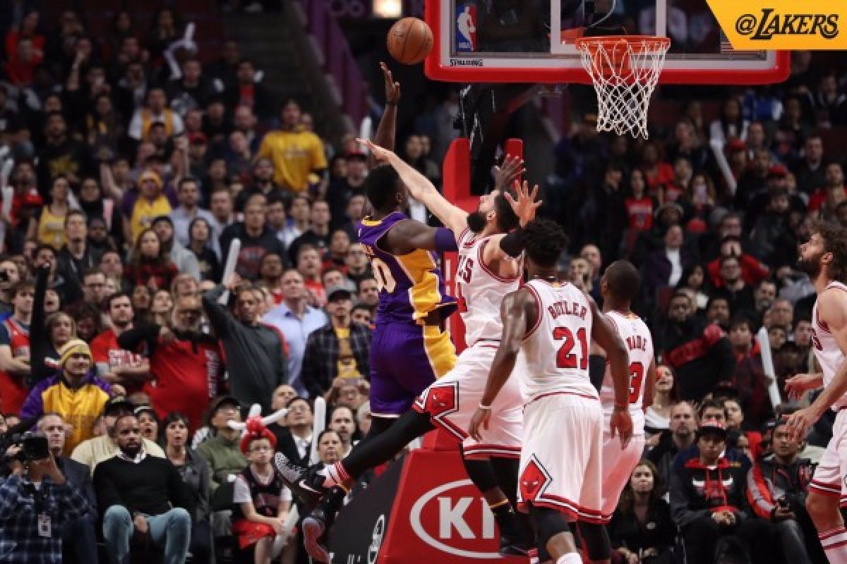 Julius Randle kembali, Lakers bekuk Bulls 96-90