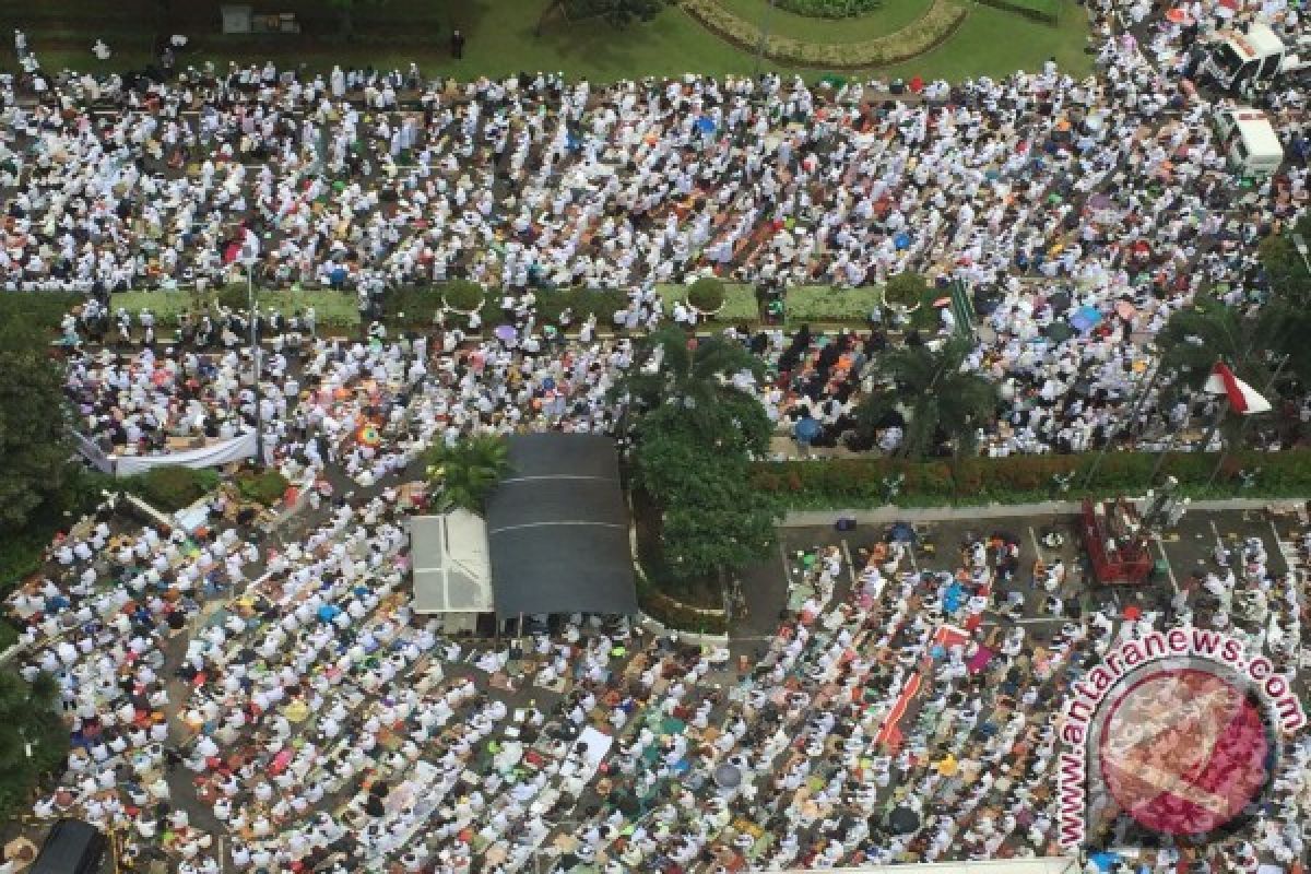 Kawasan sekitar Monas jadi tempat shalat Jumat