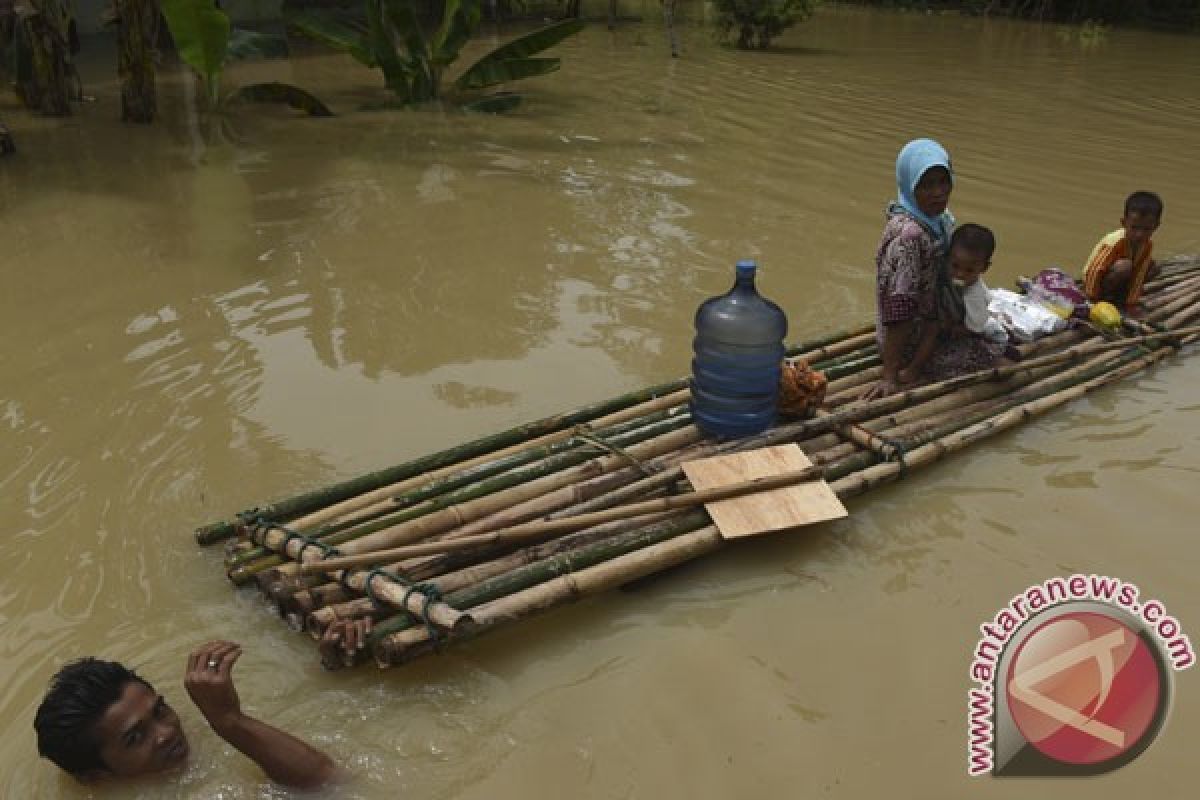 Seribuan orang mengungsi akibat banjir Bengawan Solo