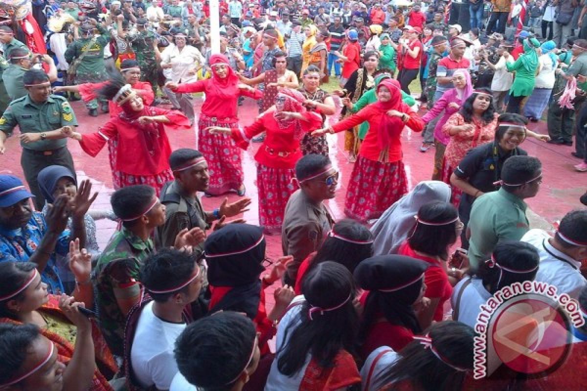 Berbagai Etnis Meriahkan Aksi Nusantara Bersatu Manokwari