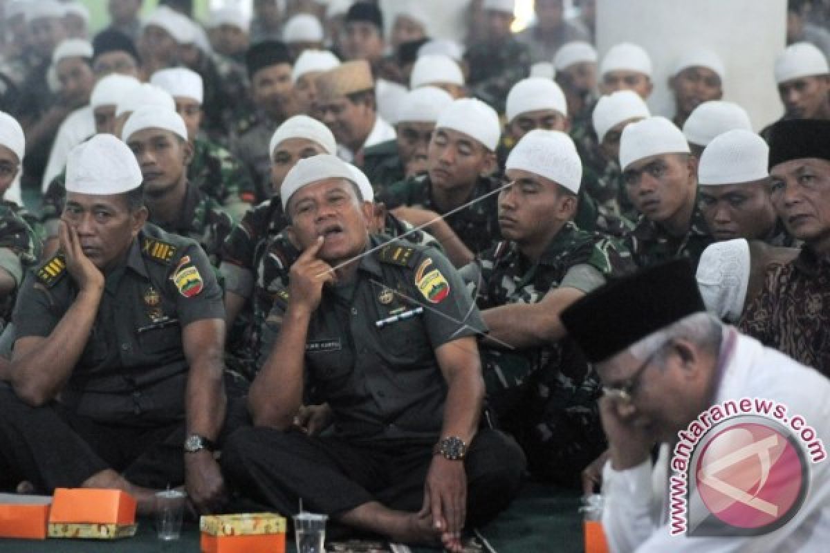 Ribuan TNI/Polri dan Warga Padang Gelar Doa Bersama