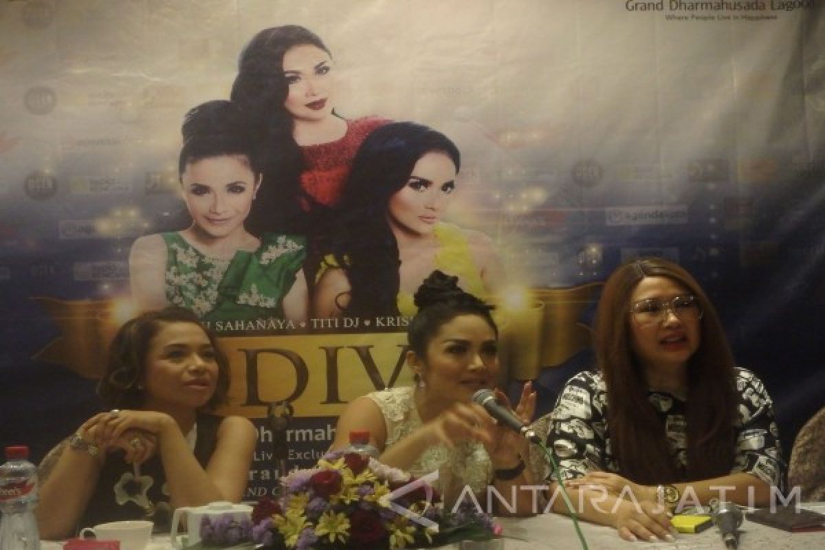 3 Diva Akhiri Konser Reuni di Surabaya (Video)