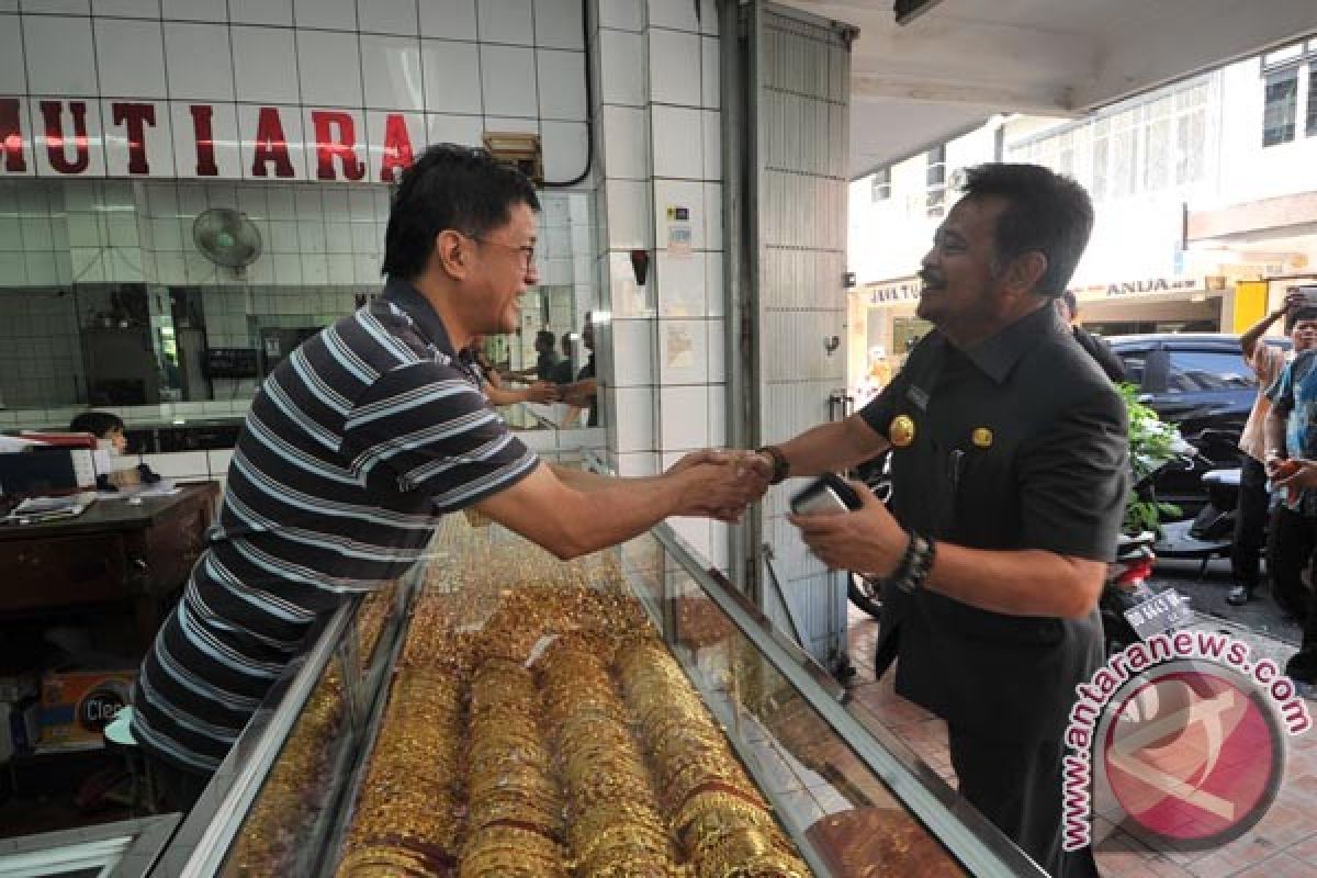 Gubernur yakinkan pemilik toko emas tetap buka 