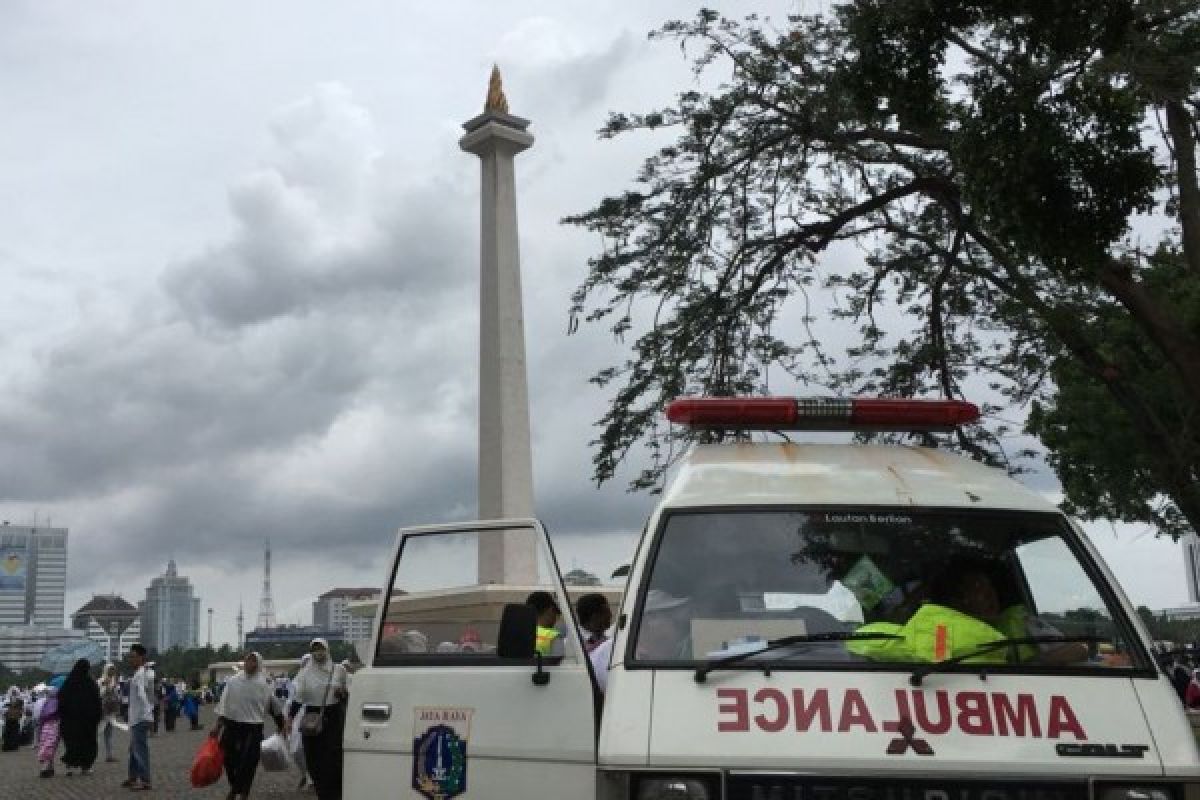 PMI Jakarta siagakan enam ambulans di Monas