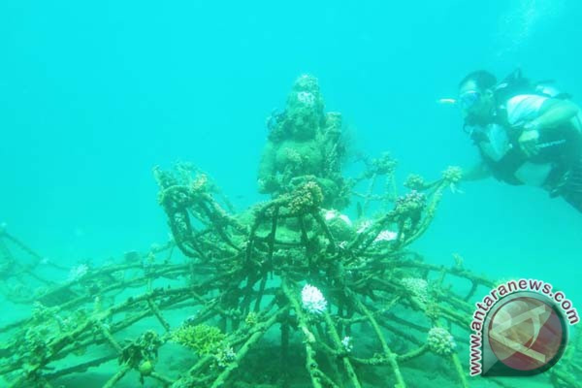 Menikmati Patung Dewa di Laut Pemuteran, Bali (video)