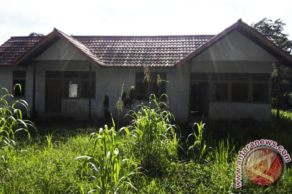 Cabup Landak Sayangkan Bangunan Pustu Terbengkalai