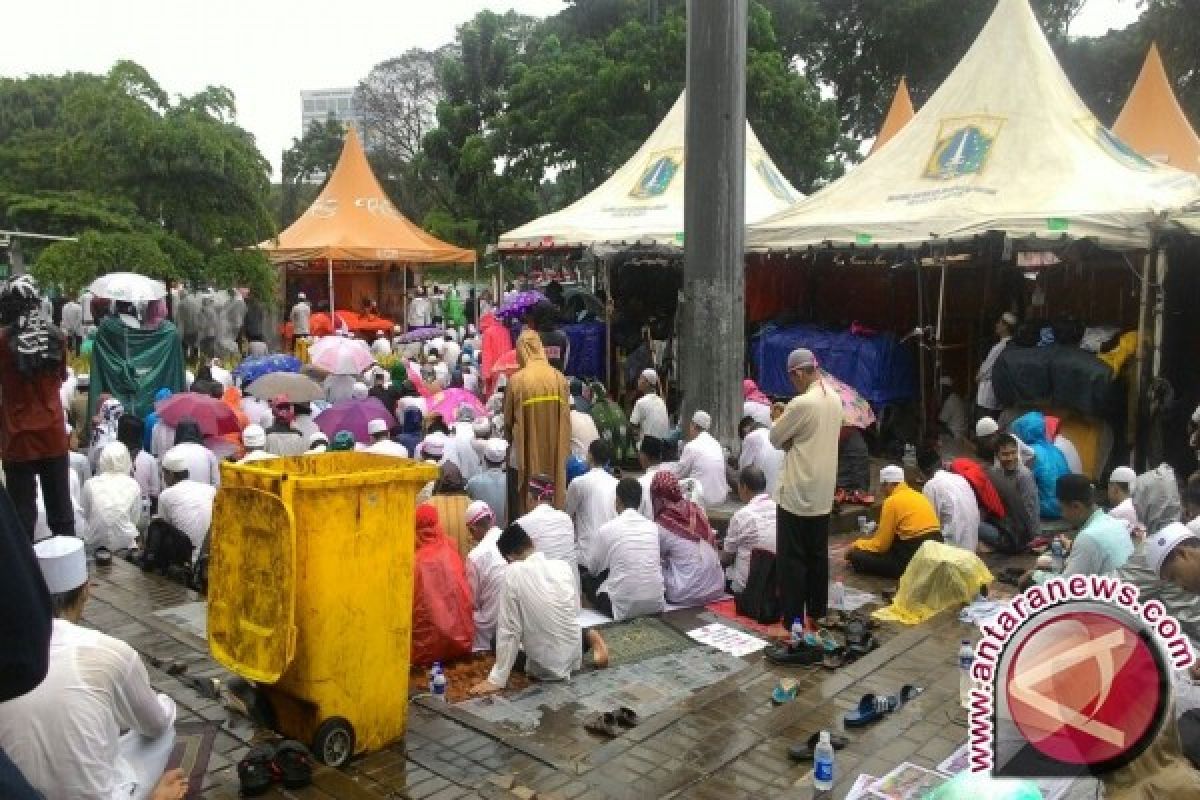 Kawasan Monas Tetap Bersih Setelah Doa Bersama